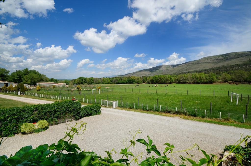 Domaine De Majastre Bed & Breakfast Bauduen Exterior photo